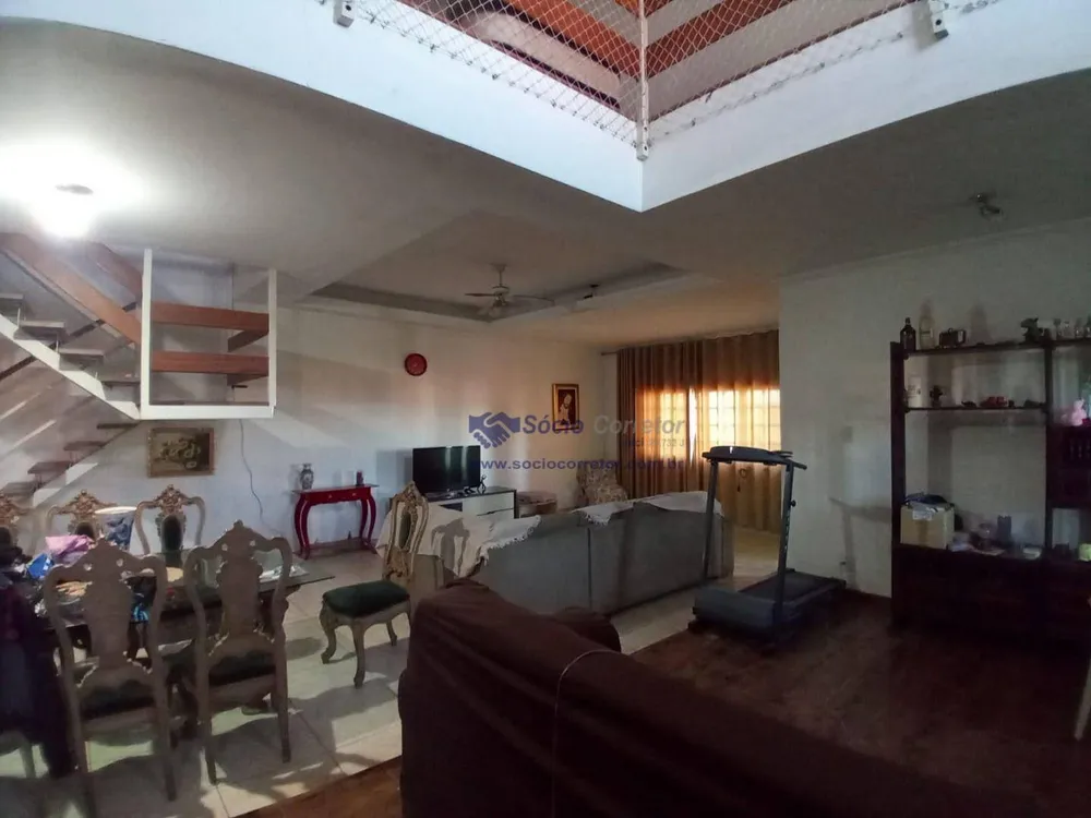 Sobrado, 3 quartos, 553 m² - Foto 1