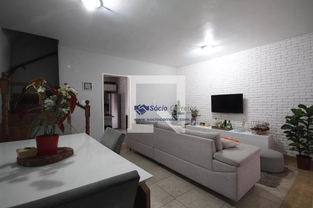 Sobrado à venda com 3 quartos, 180m² - Foto 1