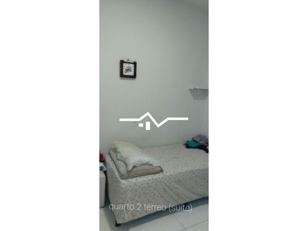 Casa à venda com 6 quartos, 264m² - Foto 2