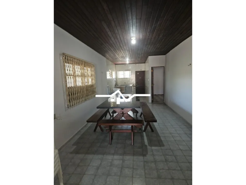 Casa, 4 quartos, 242 m² - Foto 2
