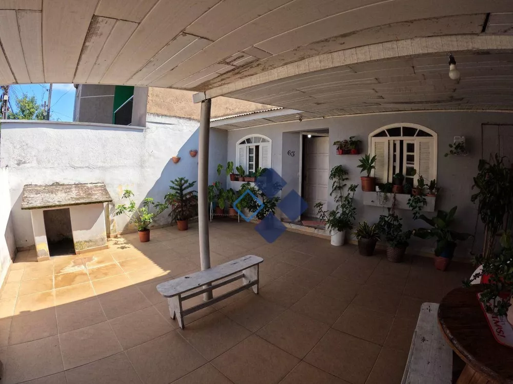 Casa à venda com 2 quartos, 80m² - Foto 2