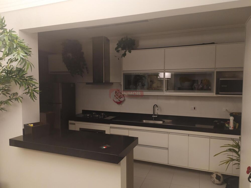 Apartamento à venda com 3 quartos, 111m² - Foto 3