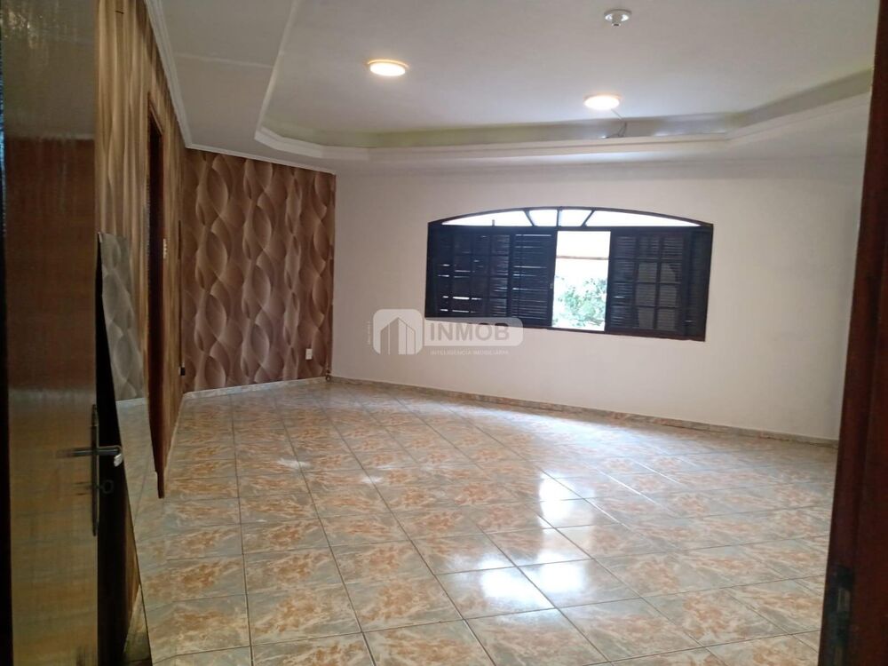 Casa para alugar com 2 quartos, 120m² - Foto 2