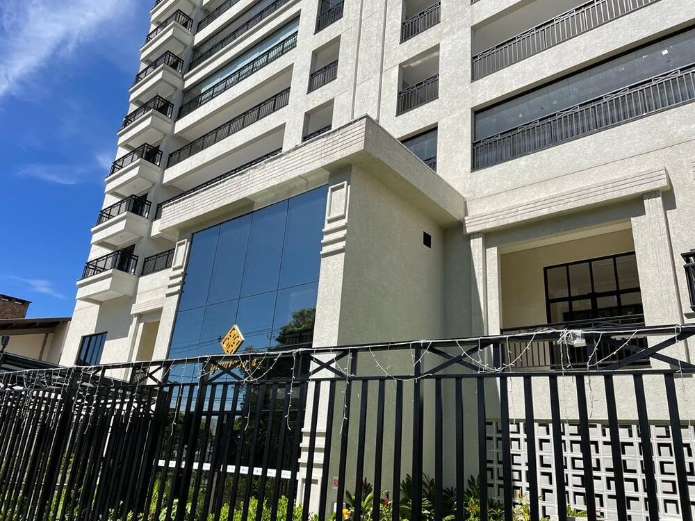 Apartamento à venda com 4 quartos, 211m² - Foto 1