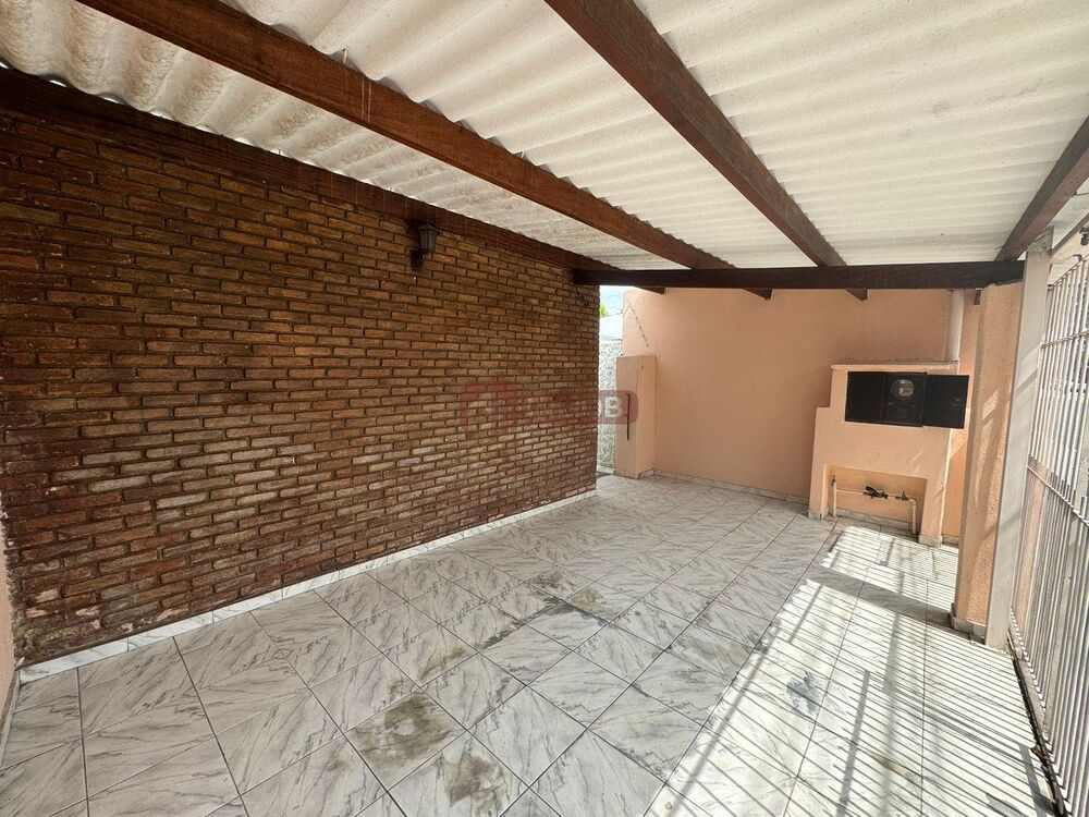 Casa para alugar com 3 quartos, 260m² - Foto 2