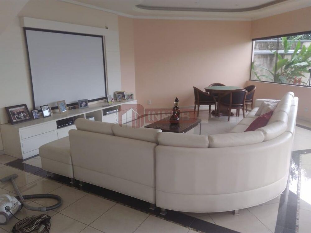 Casa à venda e aluguel com 3 quartos, 650m² - Foto 2