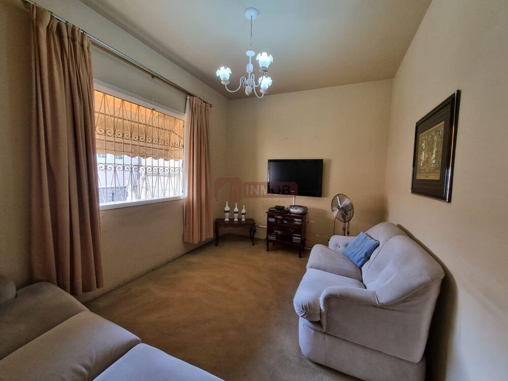 Casa à venda e aluguel com 3 quartos, 240m² - Foto 1
