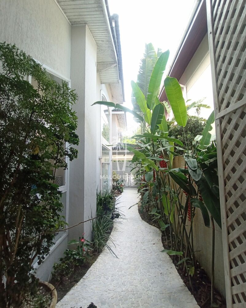 Casa para alugar com 5 quartos, 400m² - Foto 2