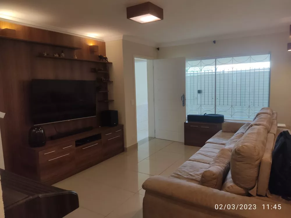 Casa à venda com 3 quartos, 177m² - Foto 1