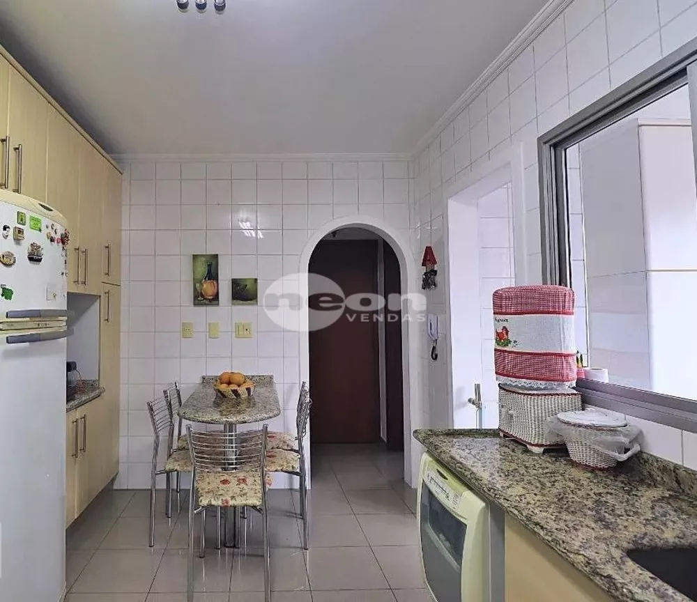 Apartamento à venda com 3 quartos, 140m² - Foto 5