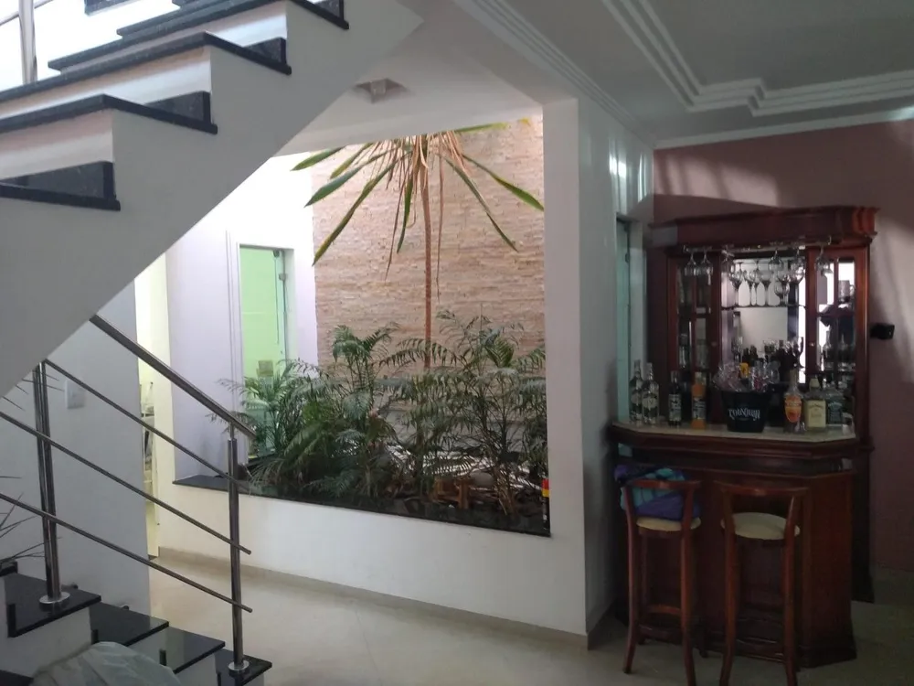 Casa, 3 quartos, 213 m² - Foto 1