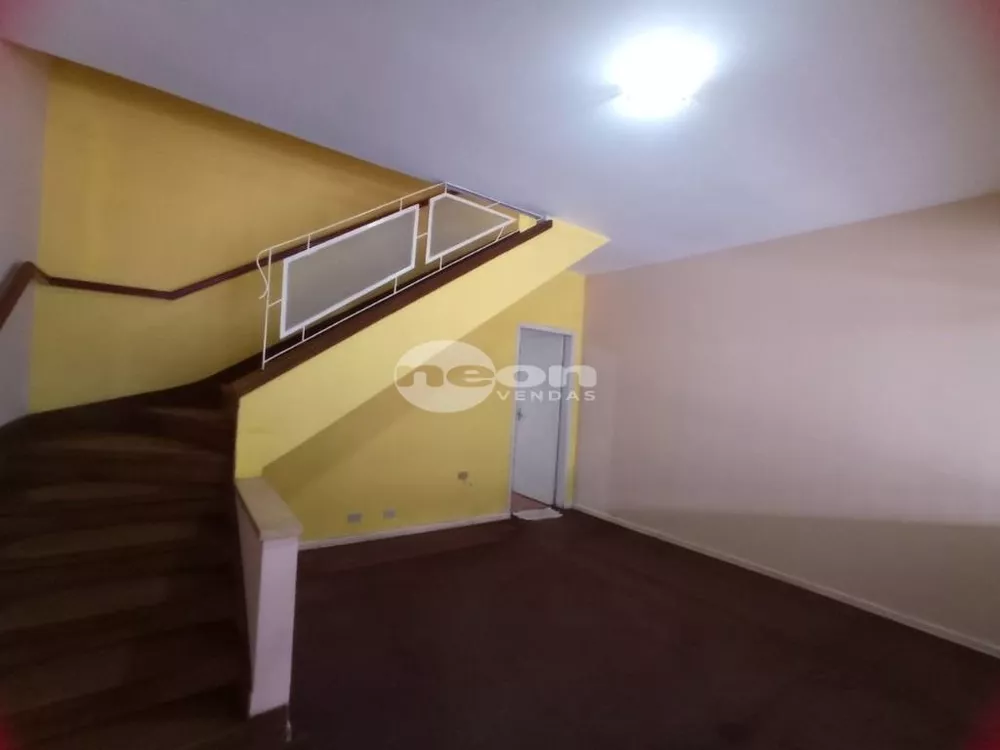 Casa à venda com 2 quartos, 112m² - Foto 1