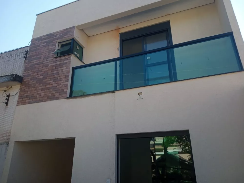 Casa à venda com 3 quartos, 172m² - Foto 1