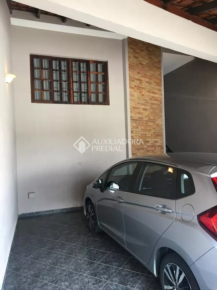 Casa à venda com 3 quartos, 198m² - Foto 1