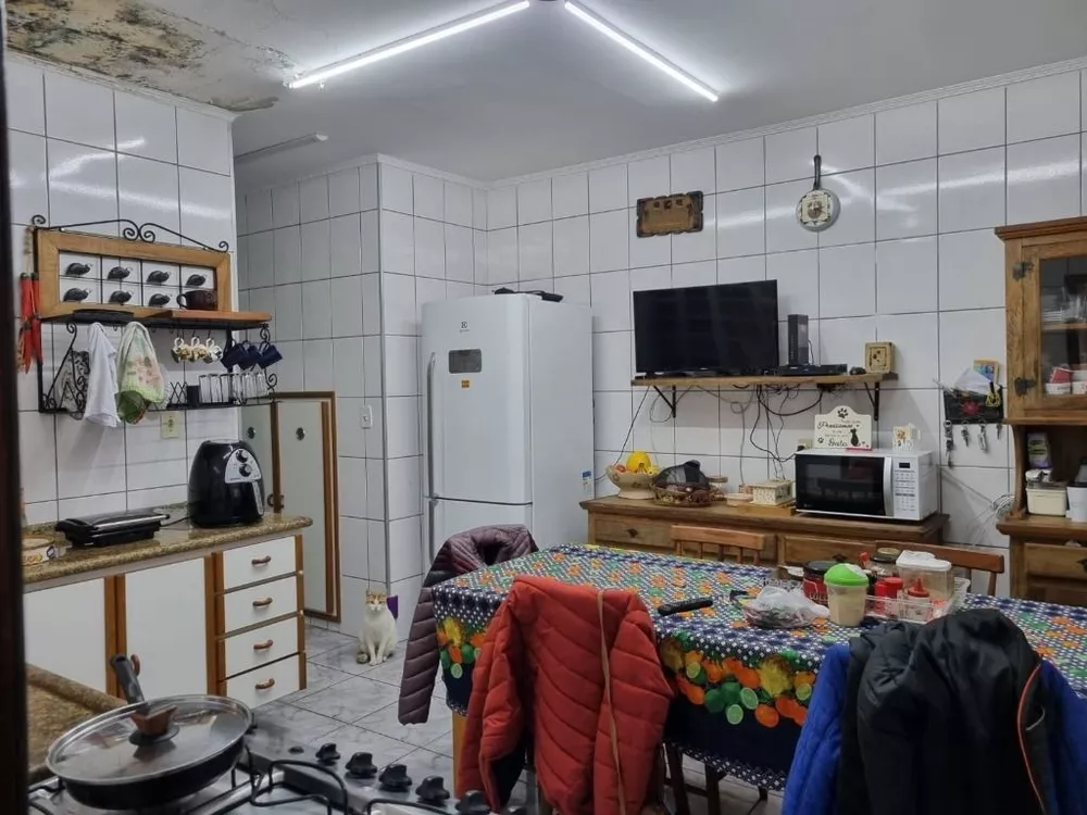 Casa à venda com 2 quartos, 201m² - Foto 2