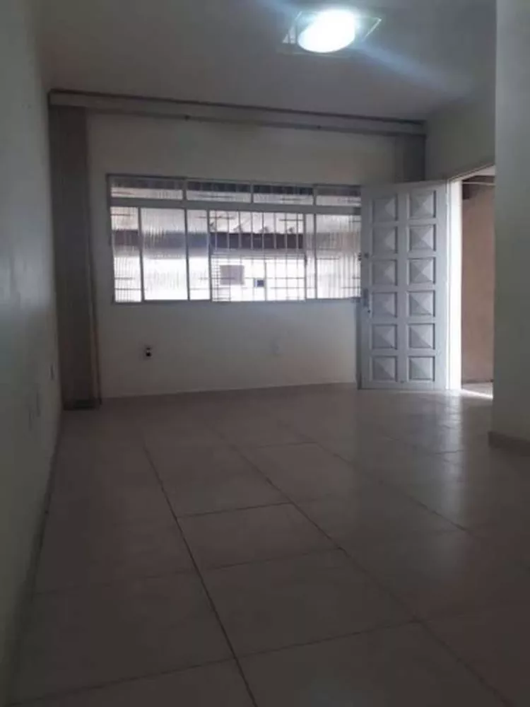 Casa à venda com 2 quartos, 142m² - Foto 1