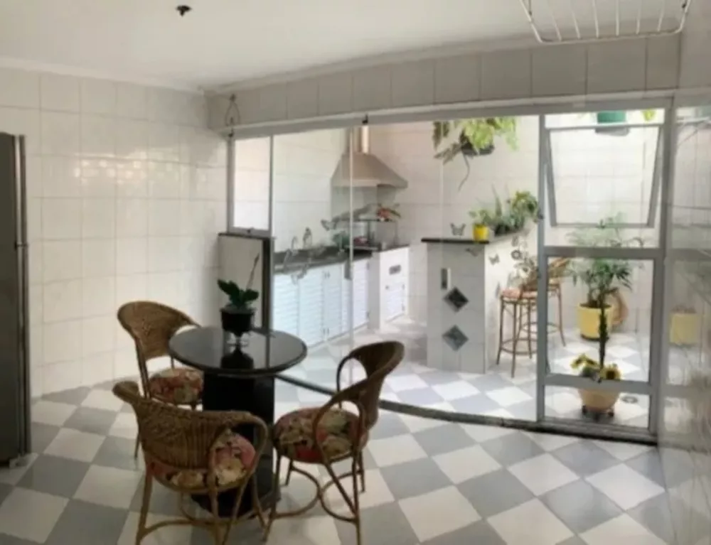 Casa à venda com 3 quartos, 196m² - Foto 4