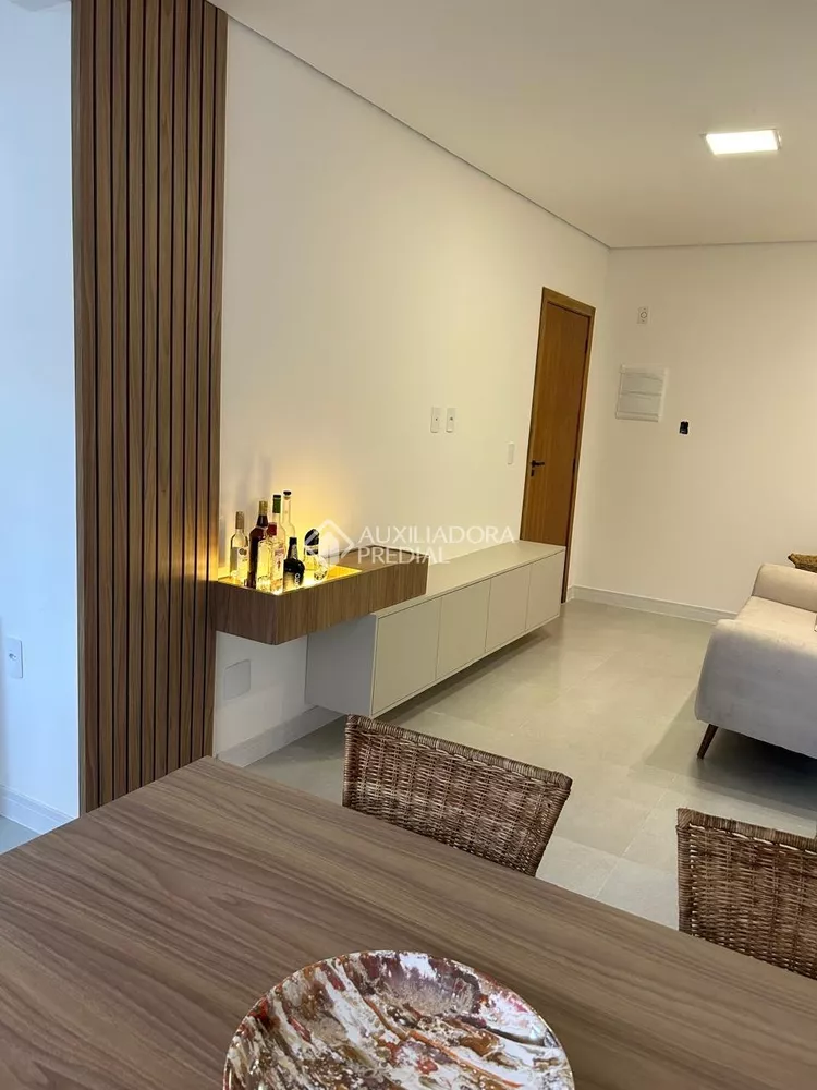 Apartamento à venda com 2 quartos, 64m² - Foto 3