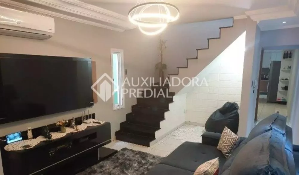 Casa à venda com 3 quartos, 195m² - Foto 1