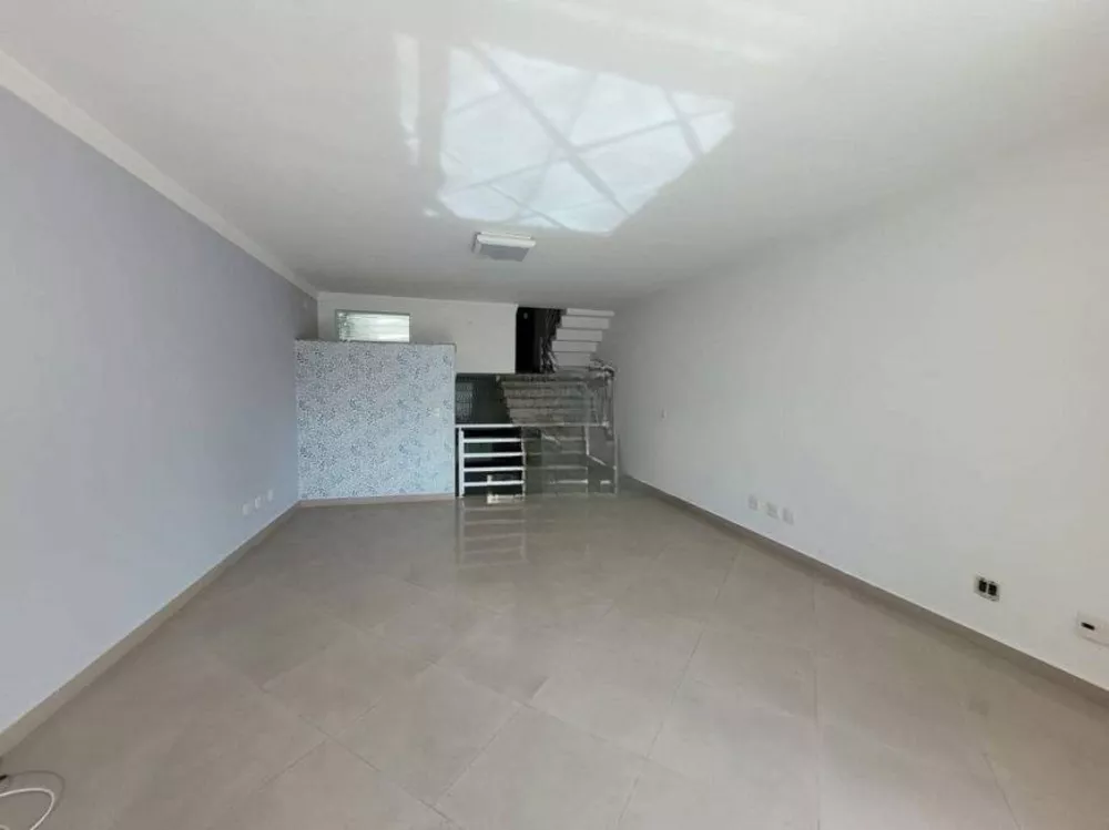 Casa à venda com 4 quartos, 216m² - Foto 2