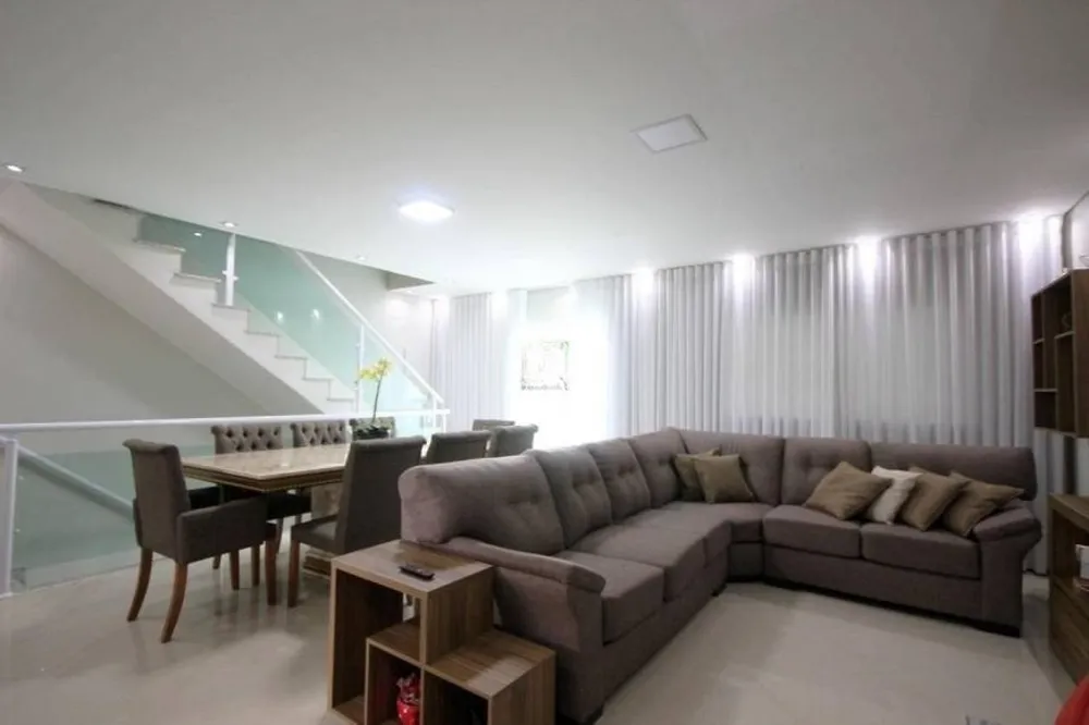 Casa, 3 quartos, 222 m² - Foto 1