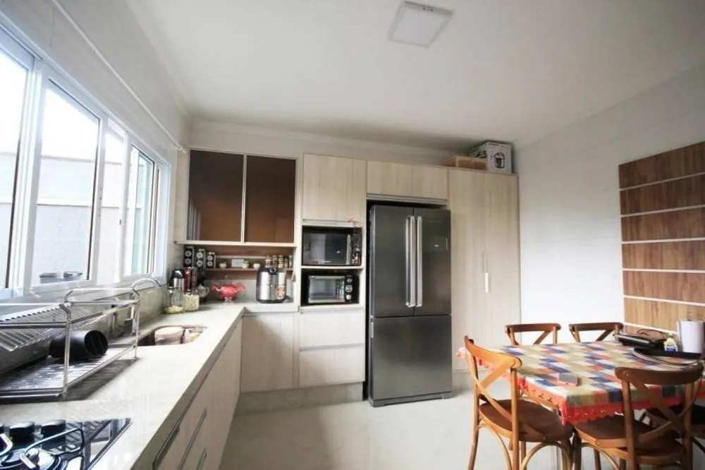 Casa, 3 quartos, 222 m² - Foto 4