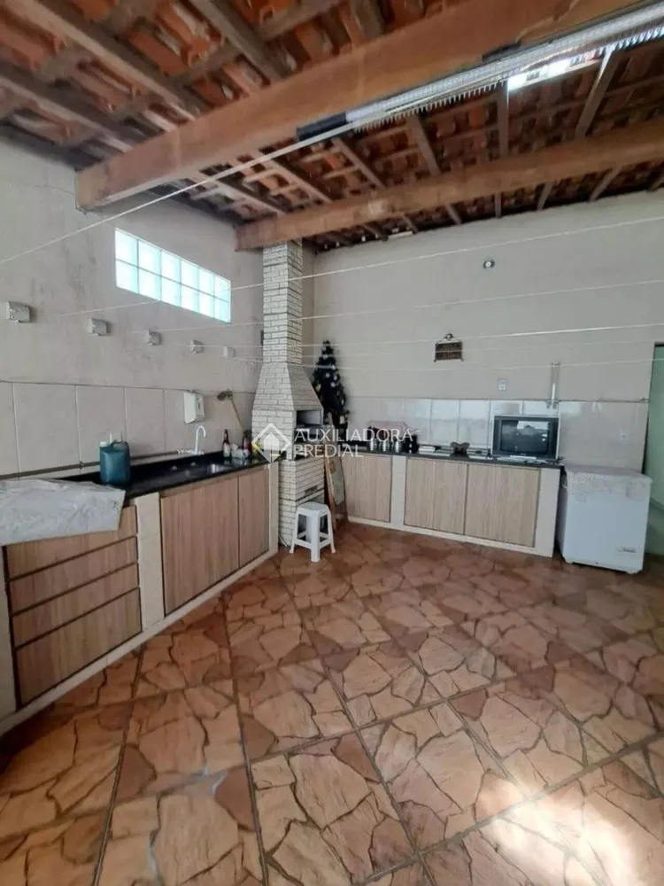 Casa, 3 quartos, 202 m² - Foto 1