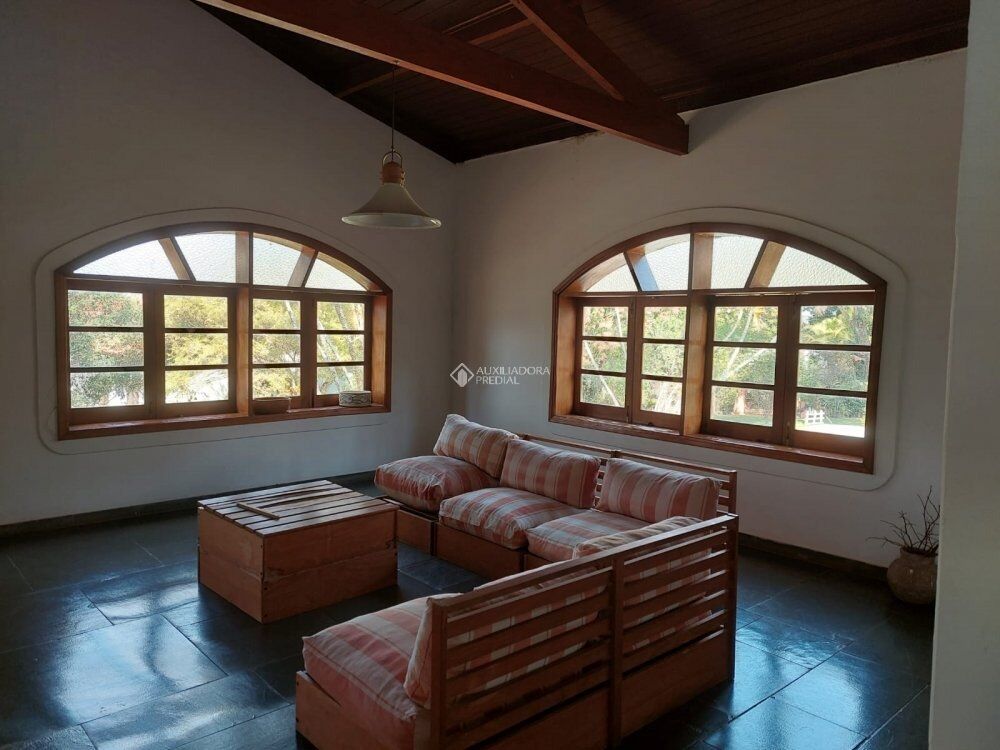 Chácara, 4 quartos, 225 m² - Foto 1