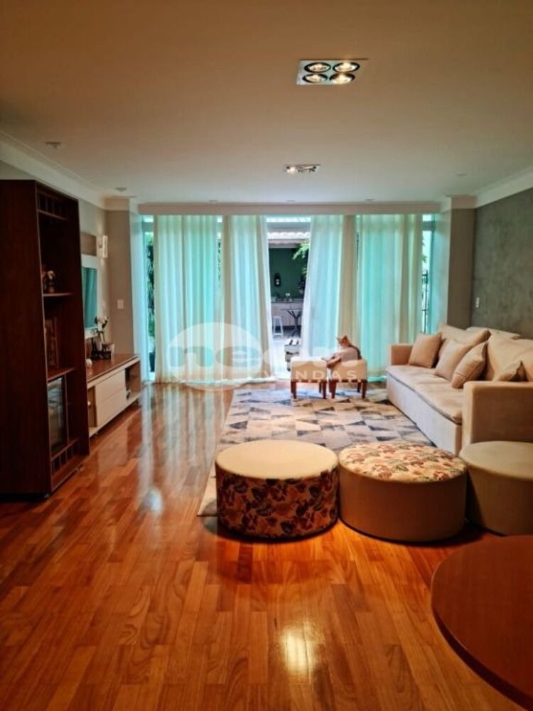 Casa, 3 quartos, 276 m² - Foto 1