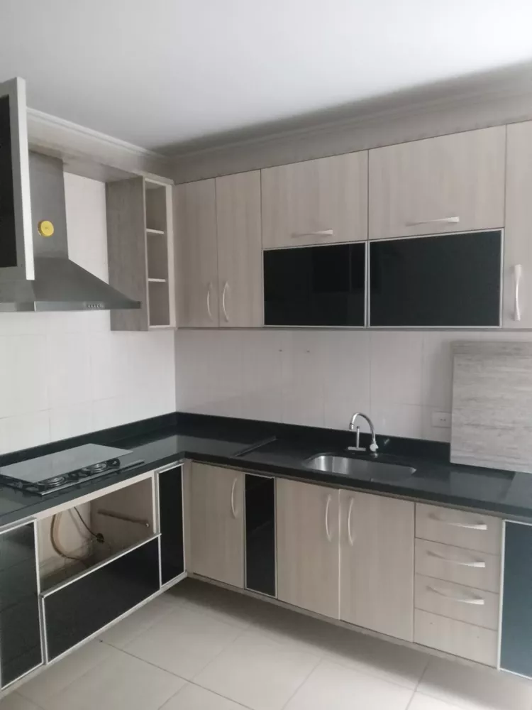 Casa à venda com 2 quartos, 77m² - Foto 1