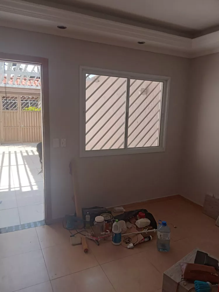 Casa à venda com 2 quartos, 77m² - Foto 2