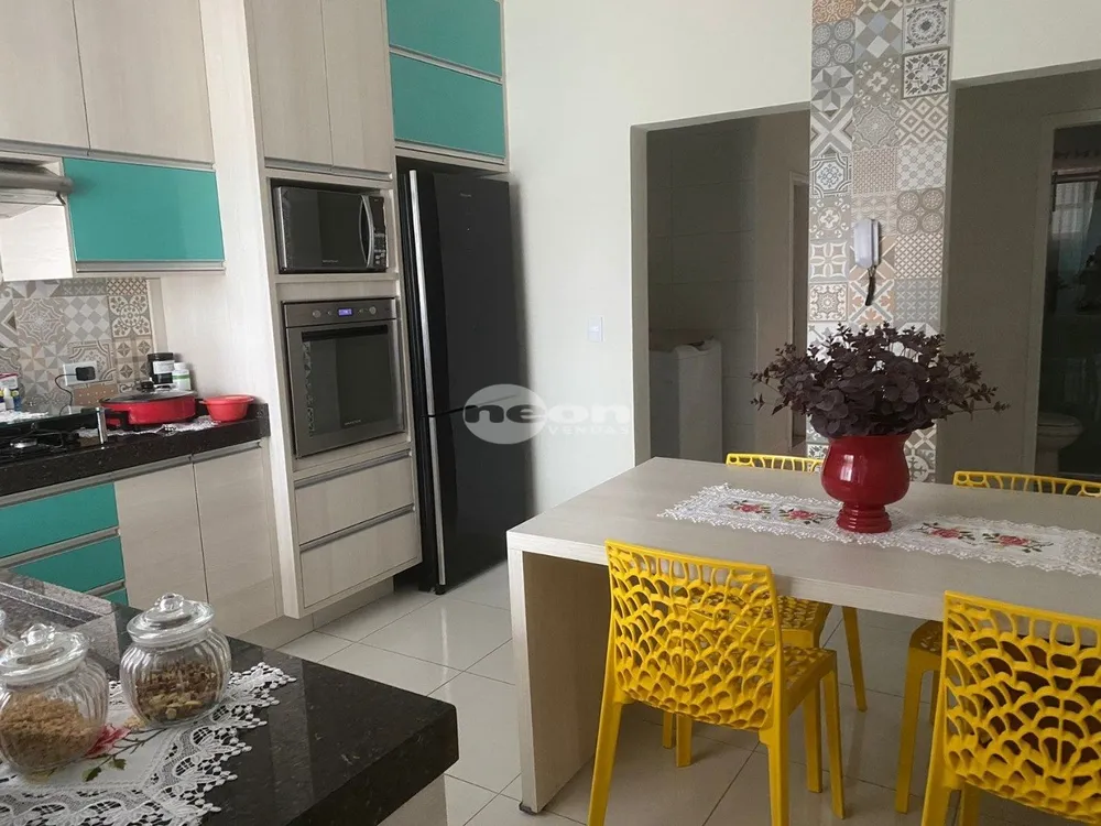 Casa, 3 quartos, 323 m² - Foto 1