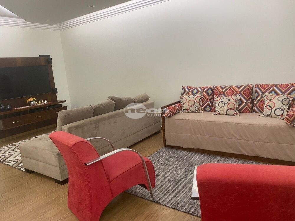 Casa, 3 quartos, 323 m² - Foto 1