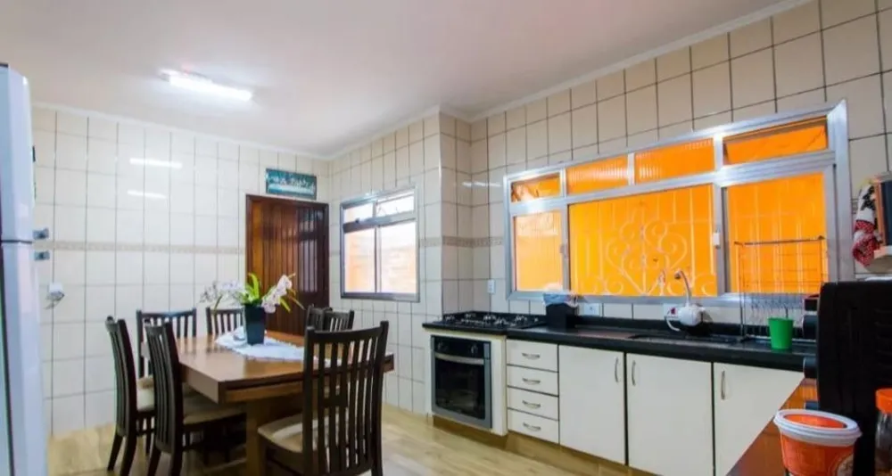 Casa, 3 quartos, 198 m² - Foto 2