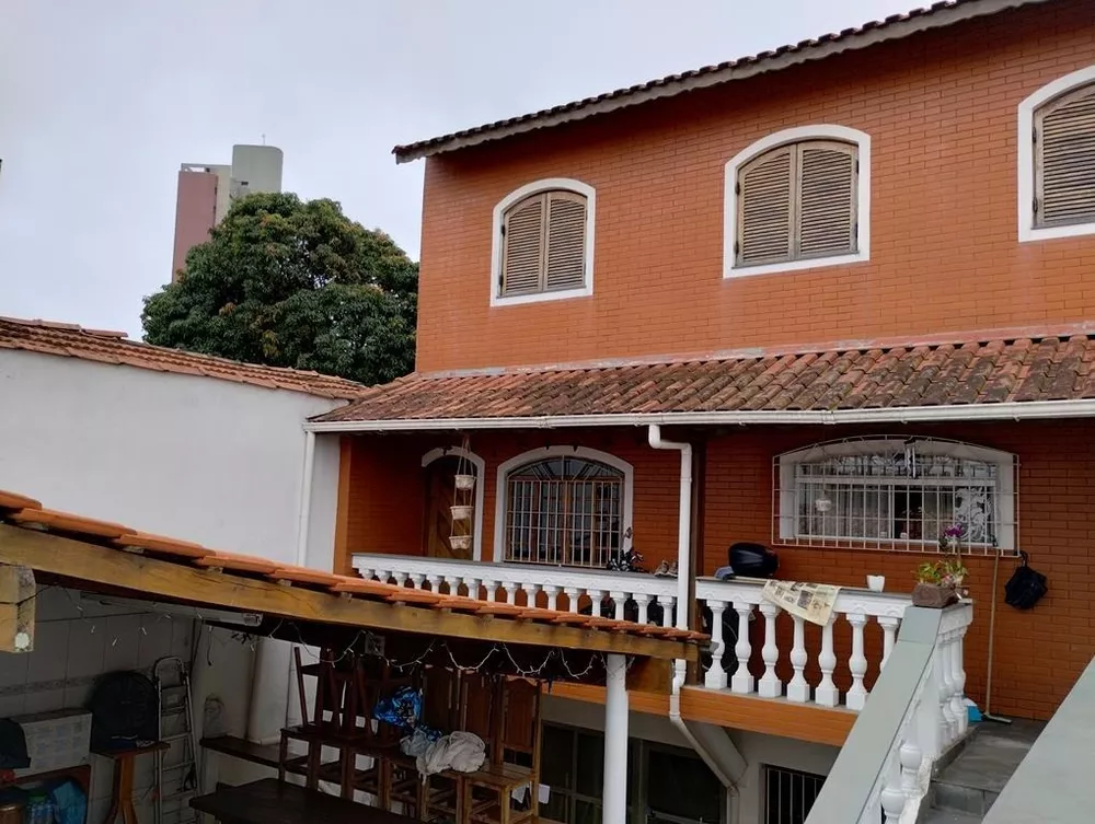 Casa à venda com 3 quartos, 266m² - Foto 1