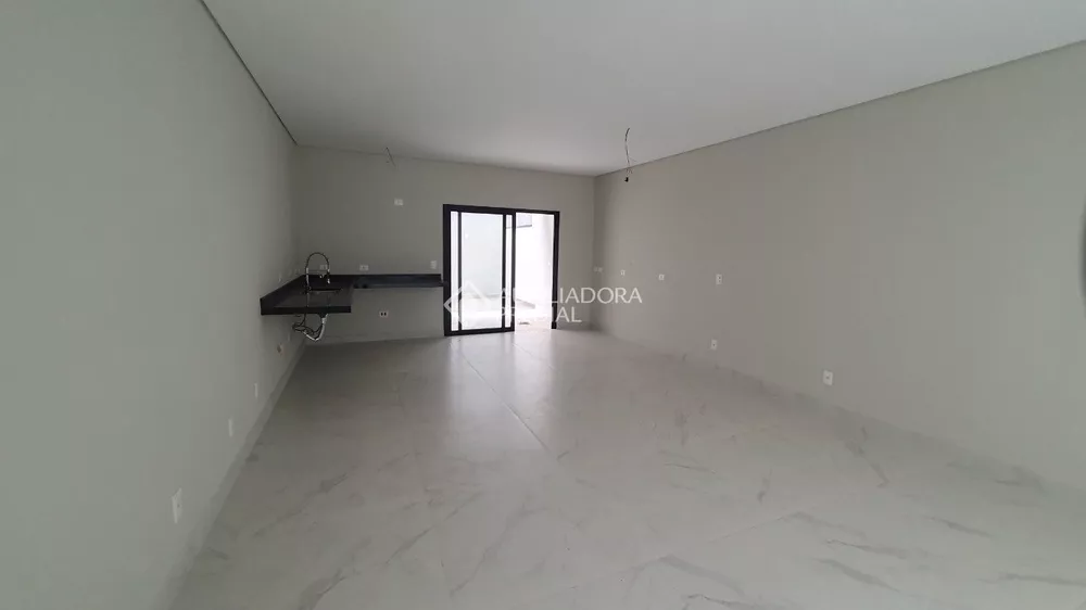 Casa à venda com 3 quartos, 220m² - Foto 4