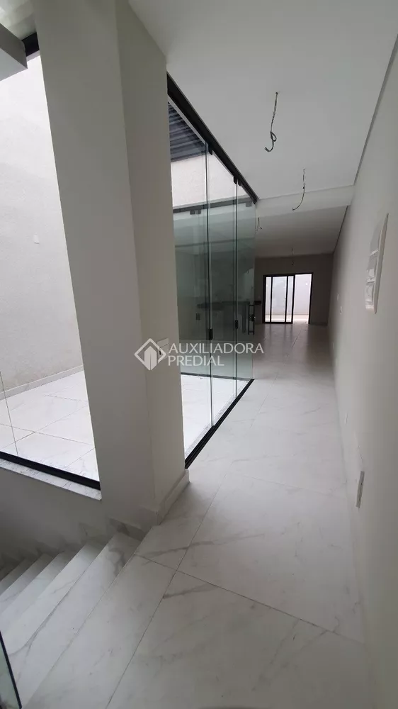 Casa à venda com 3 quartos, 220m² - Foto 3