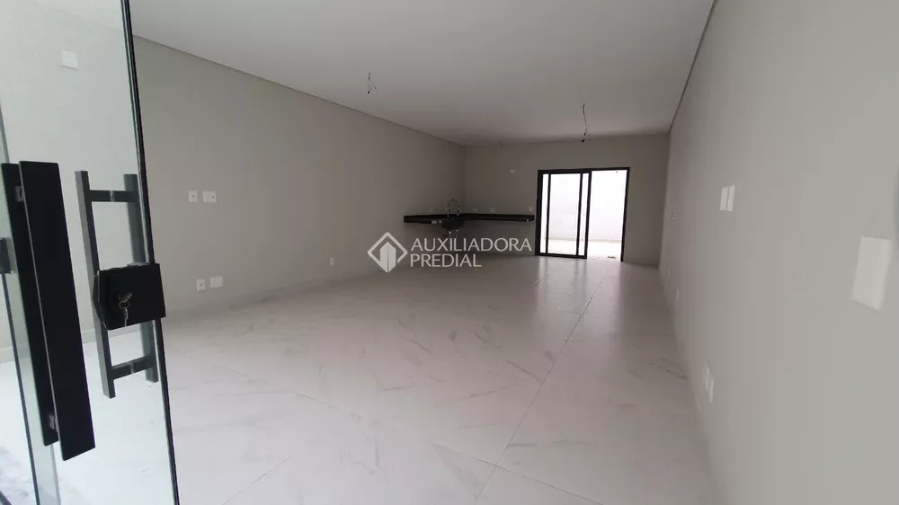 Casa à venda com 3 quartos, 220m² - Foto 1