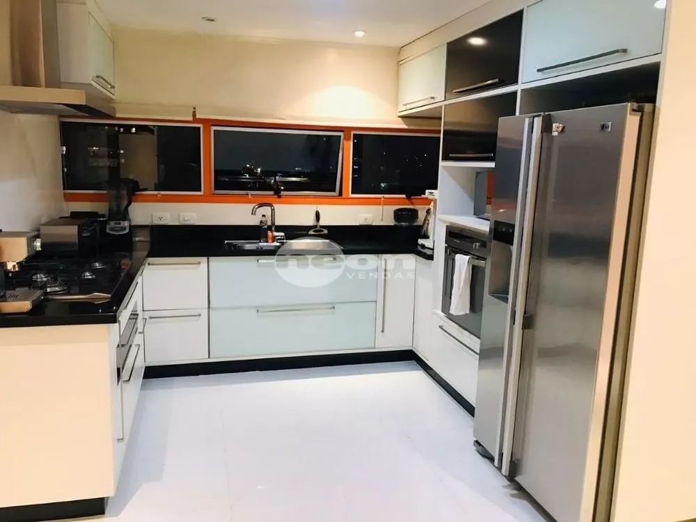 Apartamento à venda com 3 quartos, 205m² - Foto 7