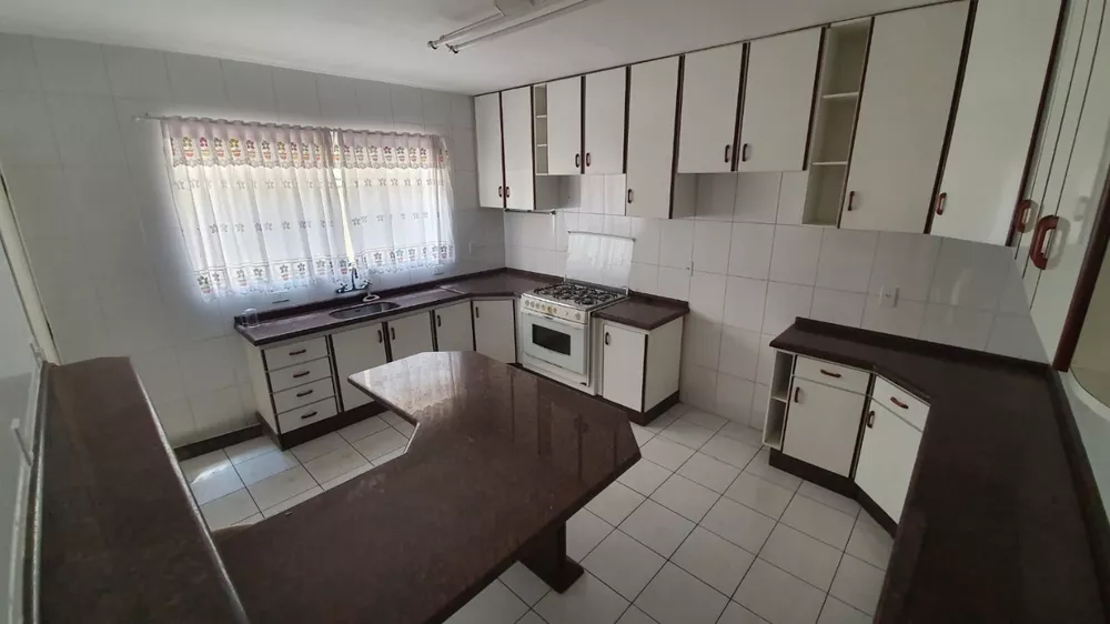 Casa à venda com 3 quartos, 249m² - Foto 2