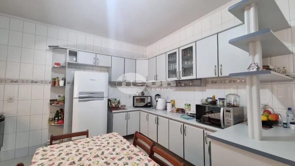Casa, 3 quartos, 264 m² - Foto 2