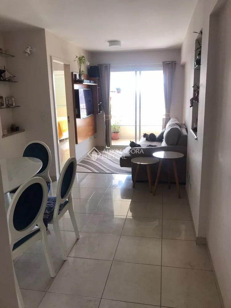 Apartamento à venda com 2 quartos, 68m² - Foto 2