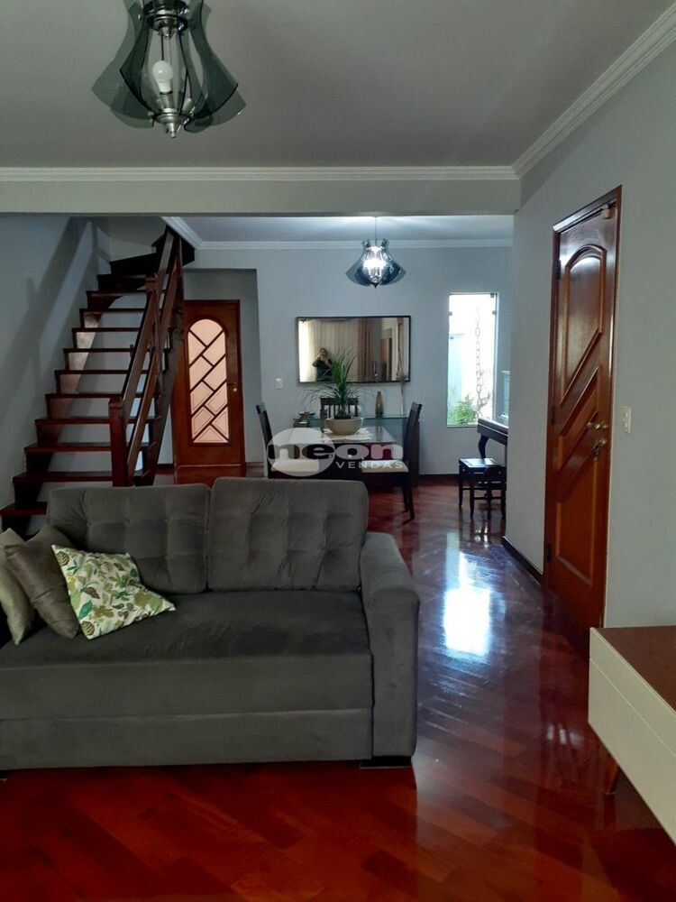 Casa, 4 quartos, 180 m² - Foto 1