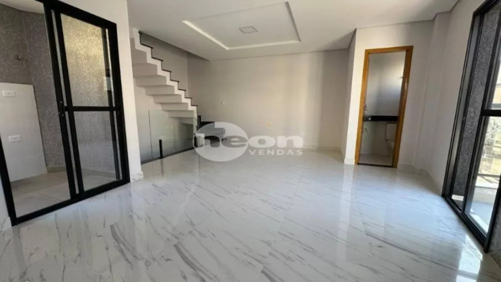 Casa à venda com 2 quartos, 125m² - Foto 1