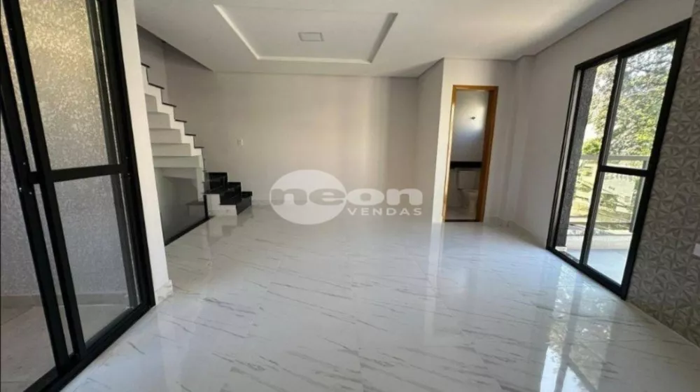 Casa à venda com 2 quartos, 125m² - Foto 2