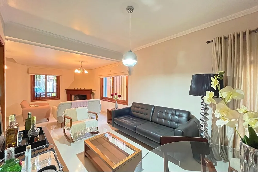 Casa, 3 quartos, 215 m² - Foto 1