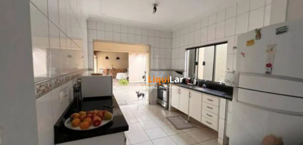 Casa, 3 quartos, 211 m² - Foto 2