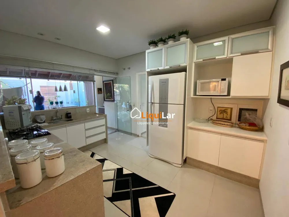 Casa, 3 quartos, 244 m² - Foto 4