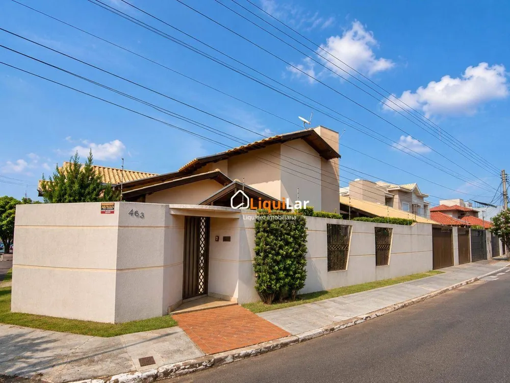 Casa, 3 quartos, 228 m² - Foto 1
