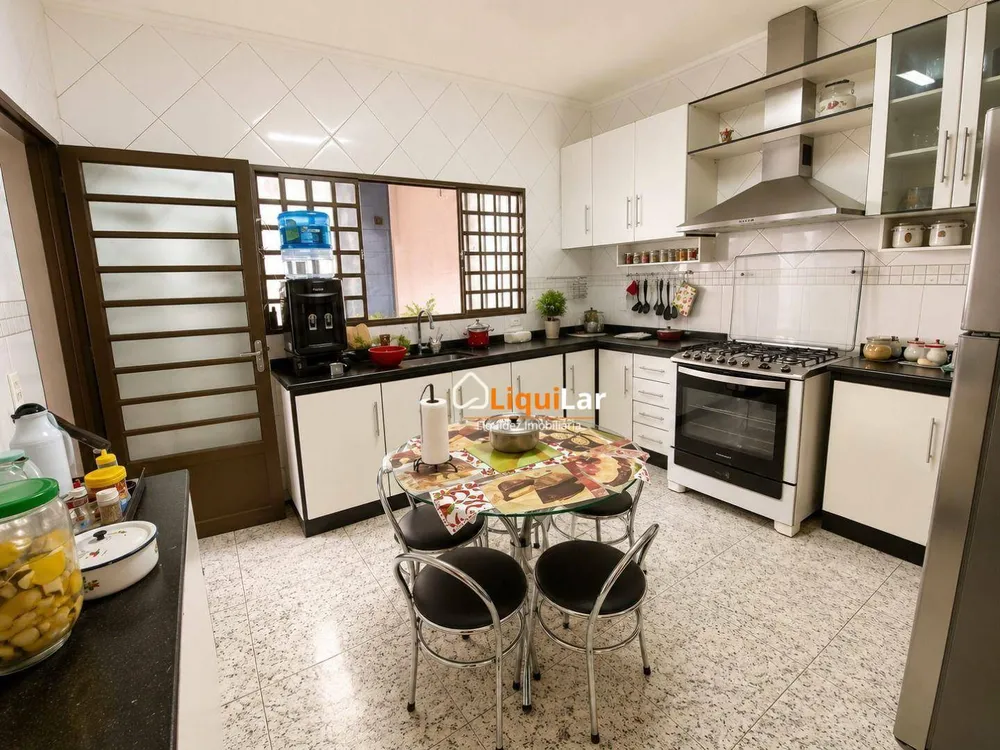 Casa, 3 quartos, 228 m² - Foto 14